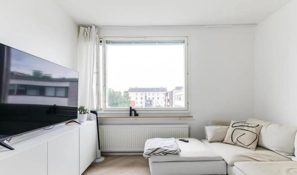 TV and multimedia, Living room, Seating area, Evening entertainment