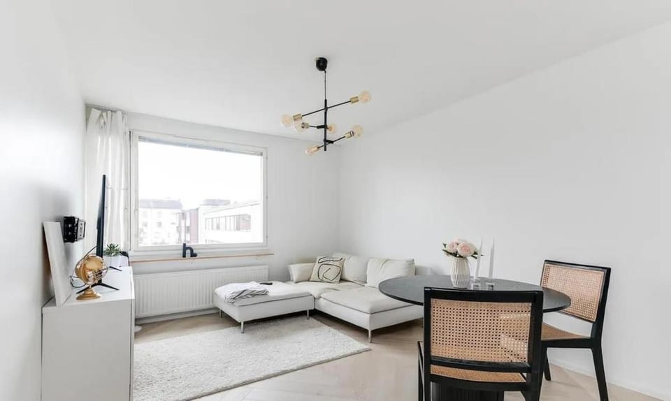 Living room, Seating area, Dining area, towels