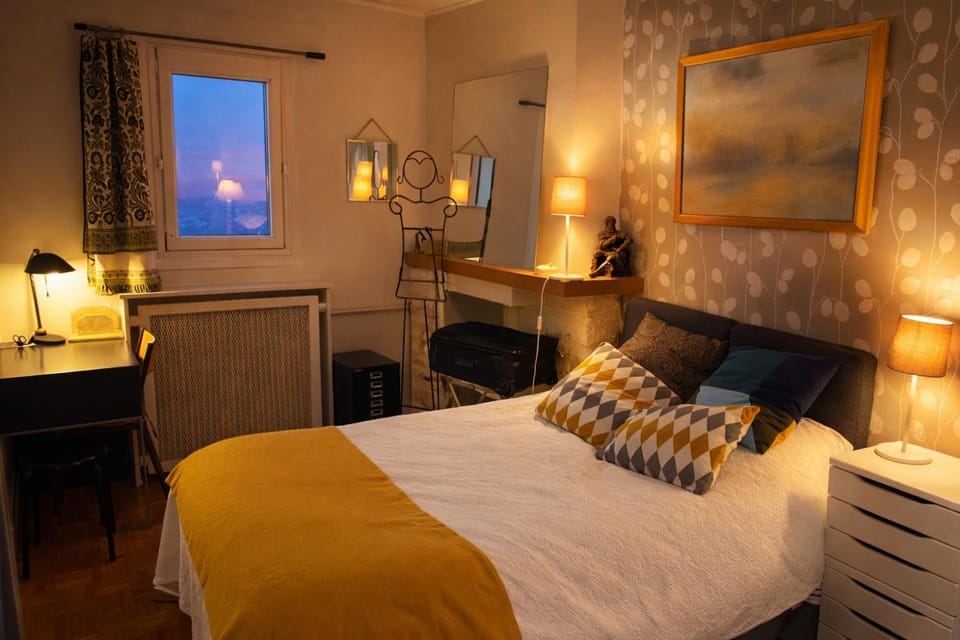 Photo of the whole room, Seating area, Bedroom