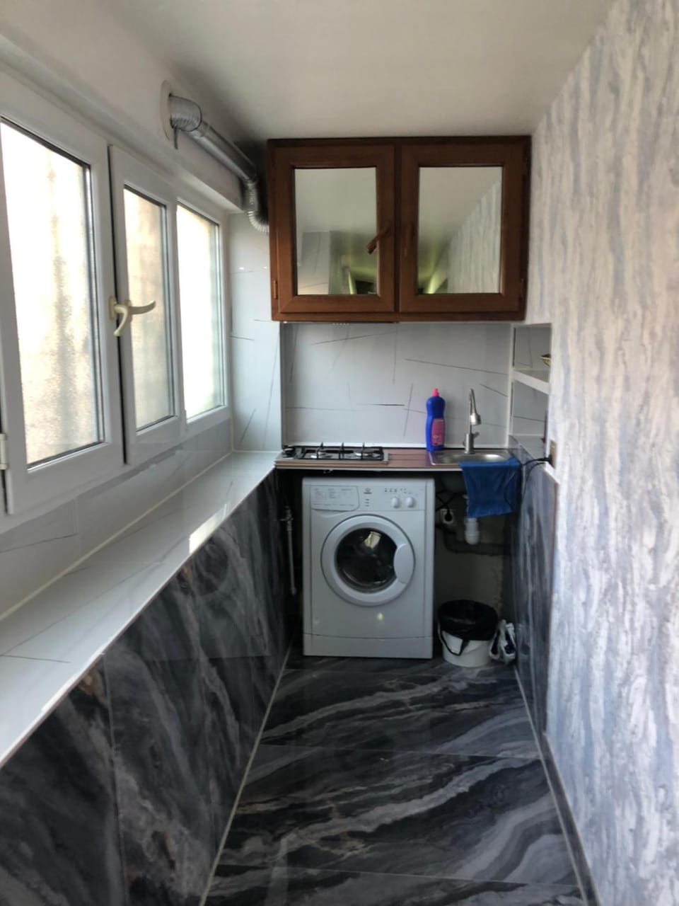 Kitchen or kitchenette, washing machine