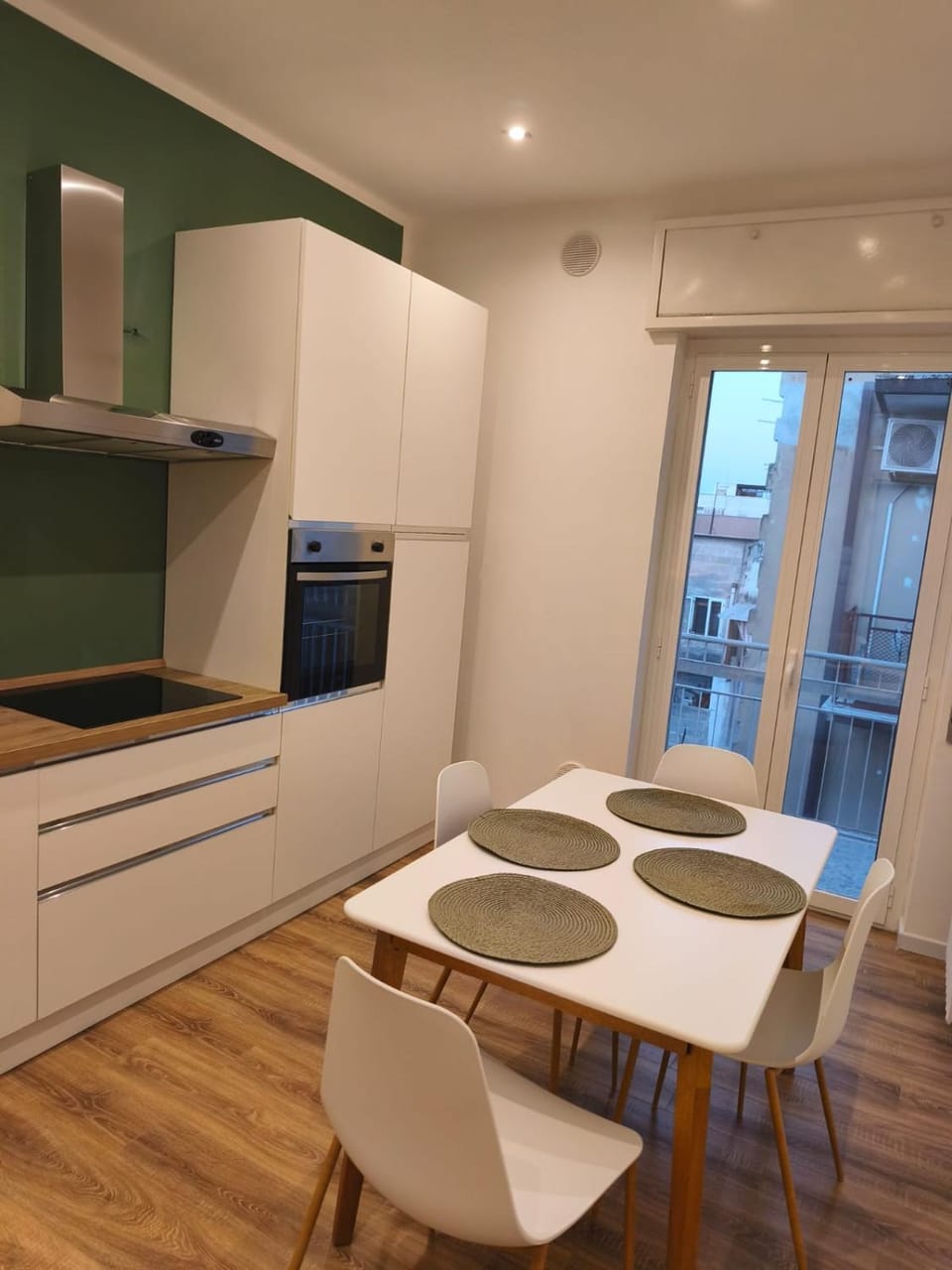 Kitchen or kitchenette, Dining area, oven, stove