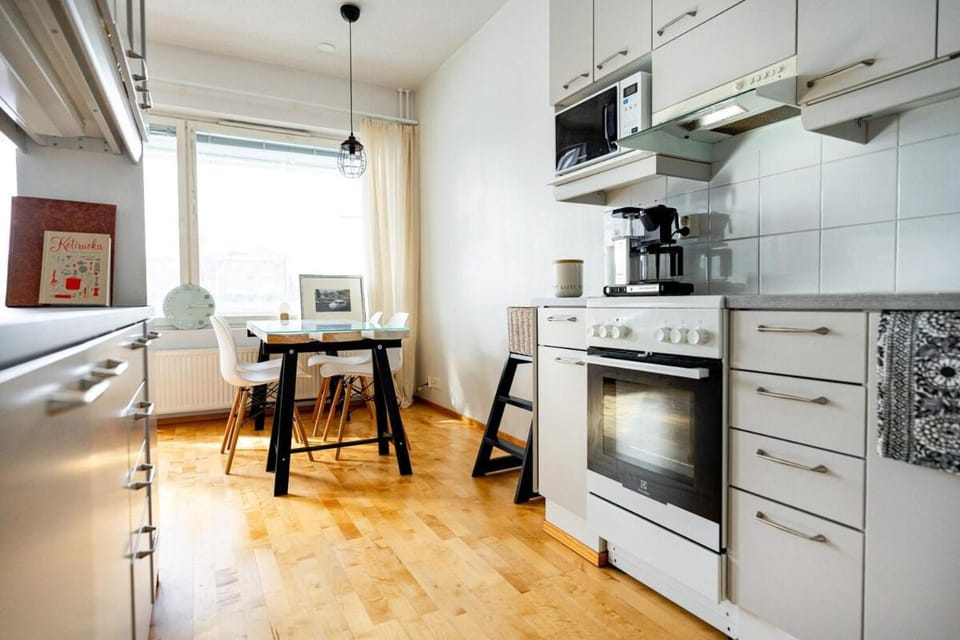 Coffee/tea facilities, Kitchen or kitchenette, Dining area, dishwasher, oven, stove, toaster