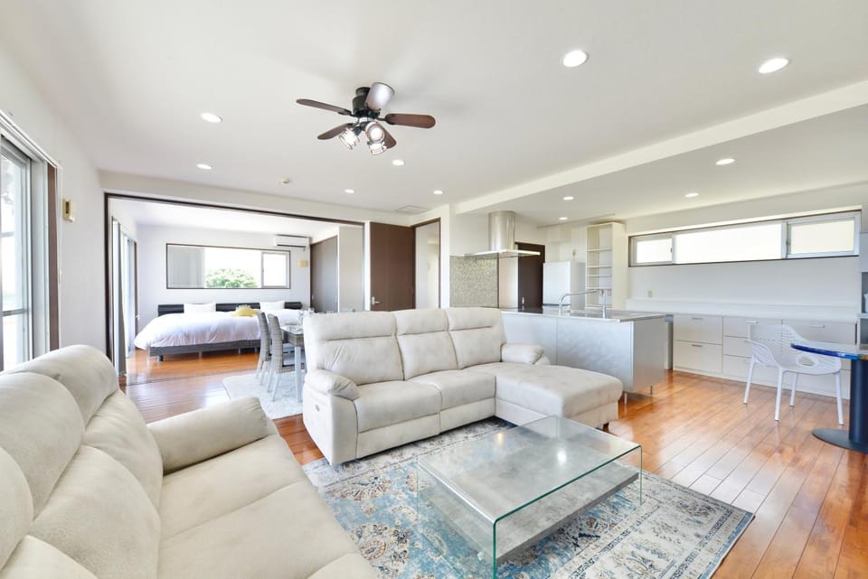 Bed, TV and multimedia, Living room