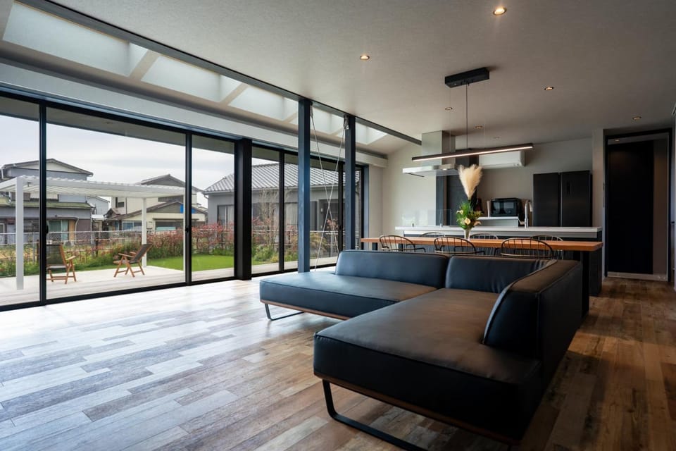 Blue Dog House Villa in Chiba Prefecture