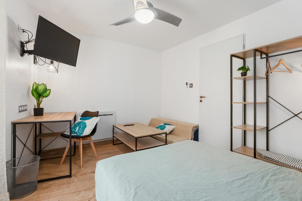 TV and multimedia, Photo of the whole room, Bedroom