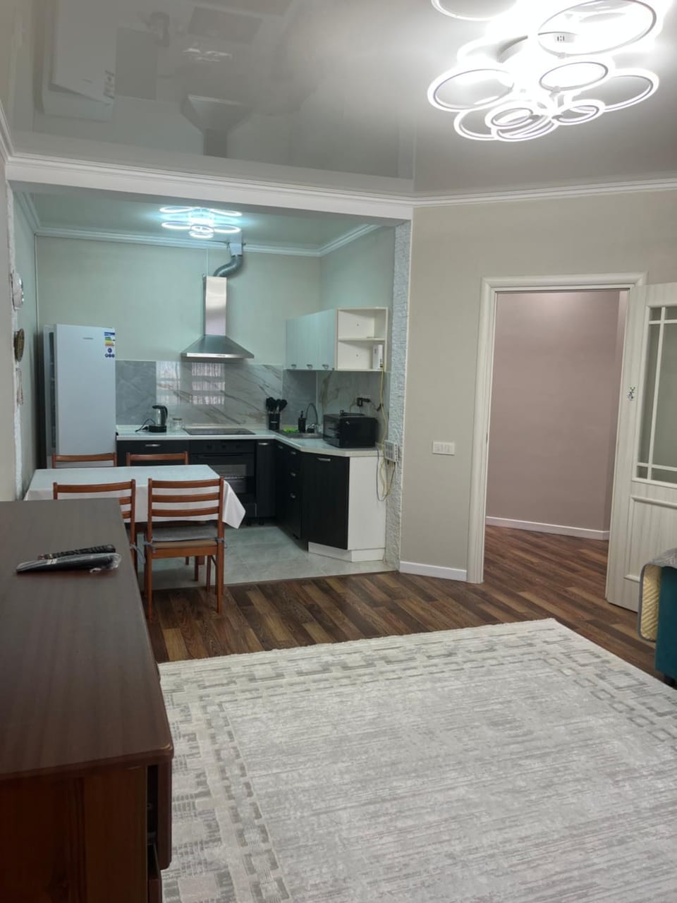 Kitchen or kitchenette, Dining area, oven, stove