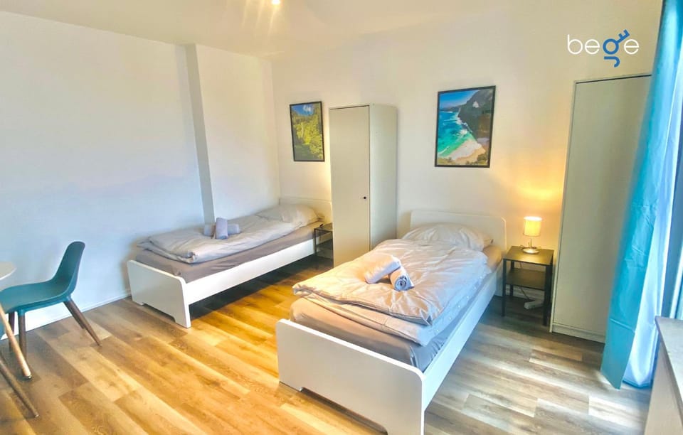 Bed, Photo of the whole room, Seating area, Bedroom
