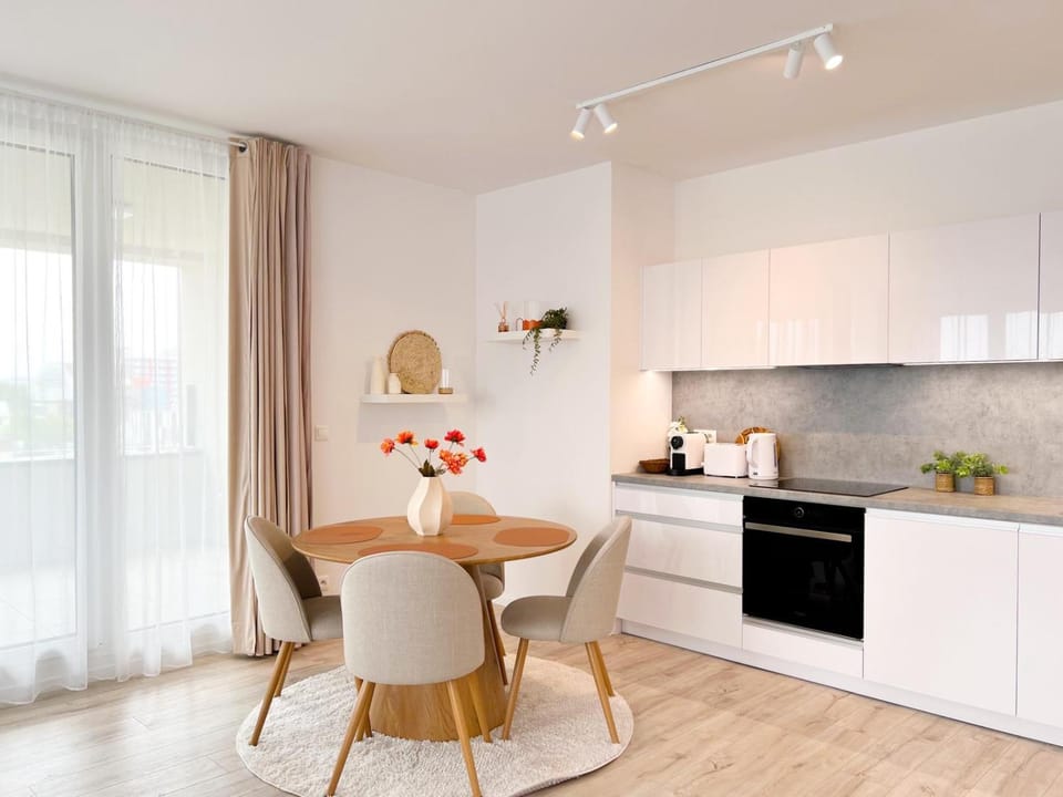 Kitchen or kitchenette, Dining area, stove