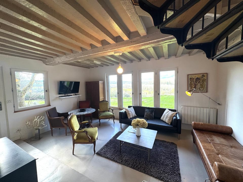Communal lounge/ TV room, TV and multimedia, Garden view, Landmark view