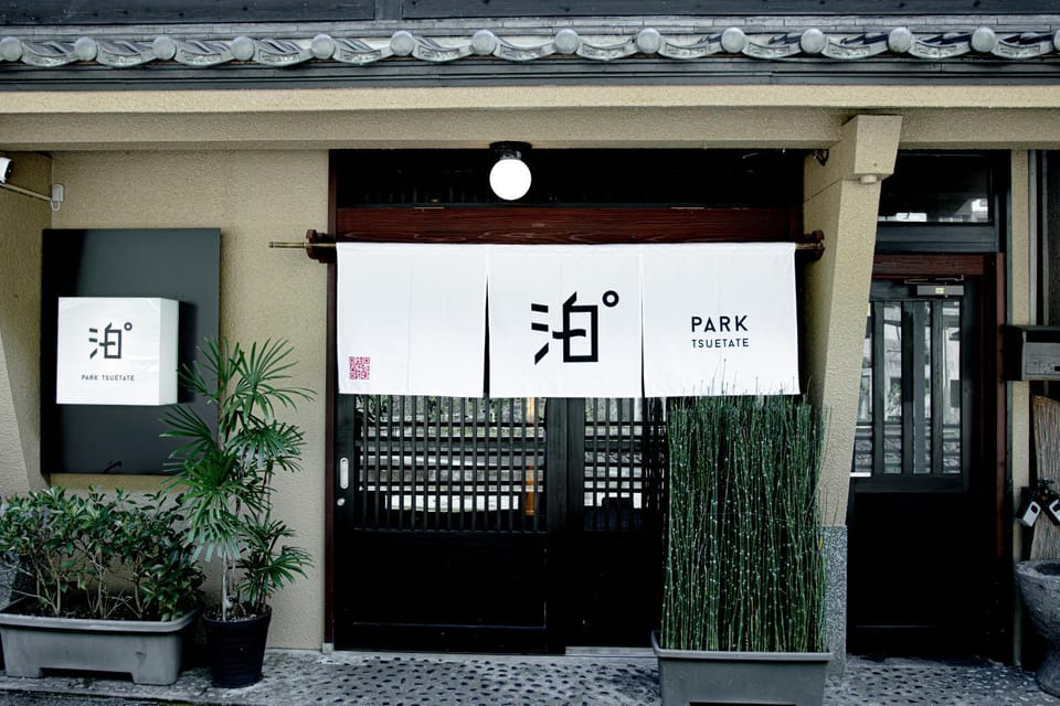 Property building, Facade/entrance, Property logo or sign