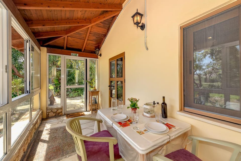 Patio, Day, View (from property/room), Balcony/Terrace, Living room, Food and drinks, Seating area, Dining area, Food, Drinks, Alcoholic drinks