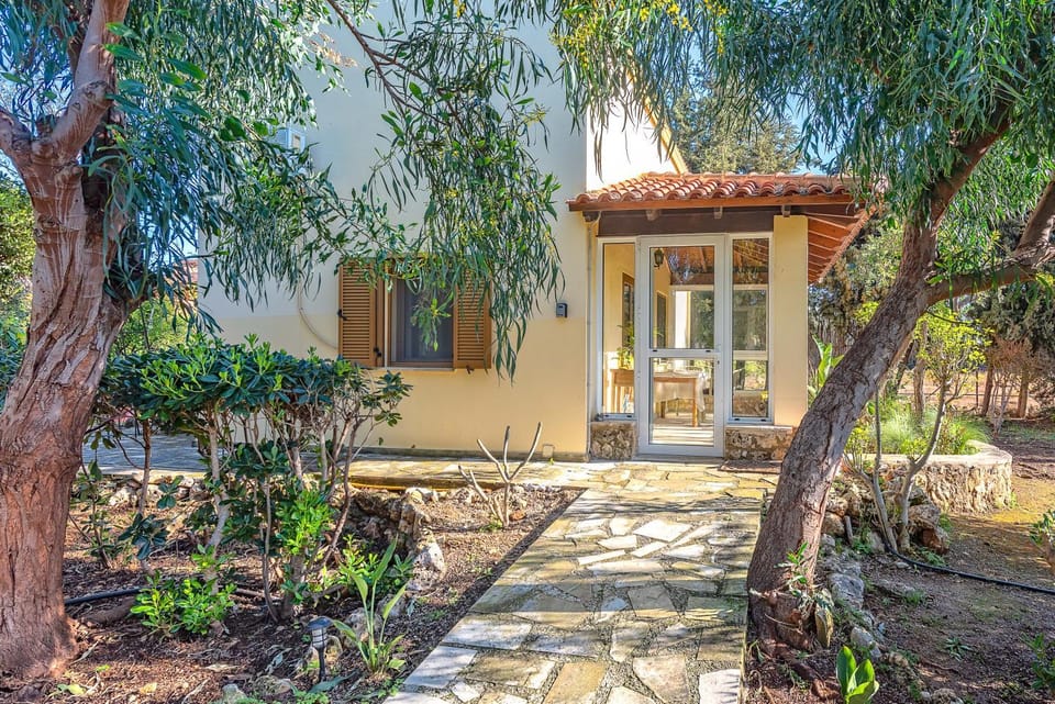 Property building, Patio, Spring, Day, Garden, Garden view