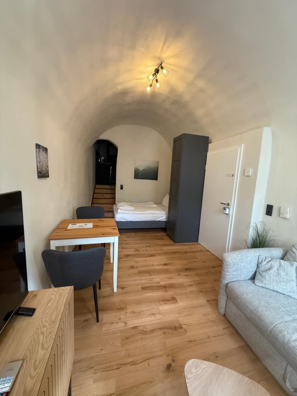 Living room, Photo of the whole room, Seating area, Bedroom