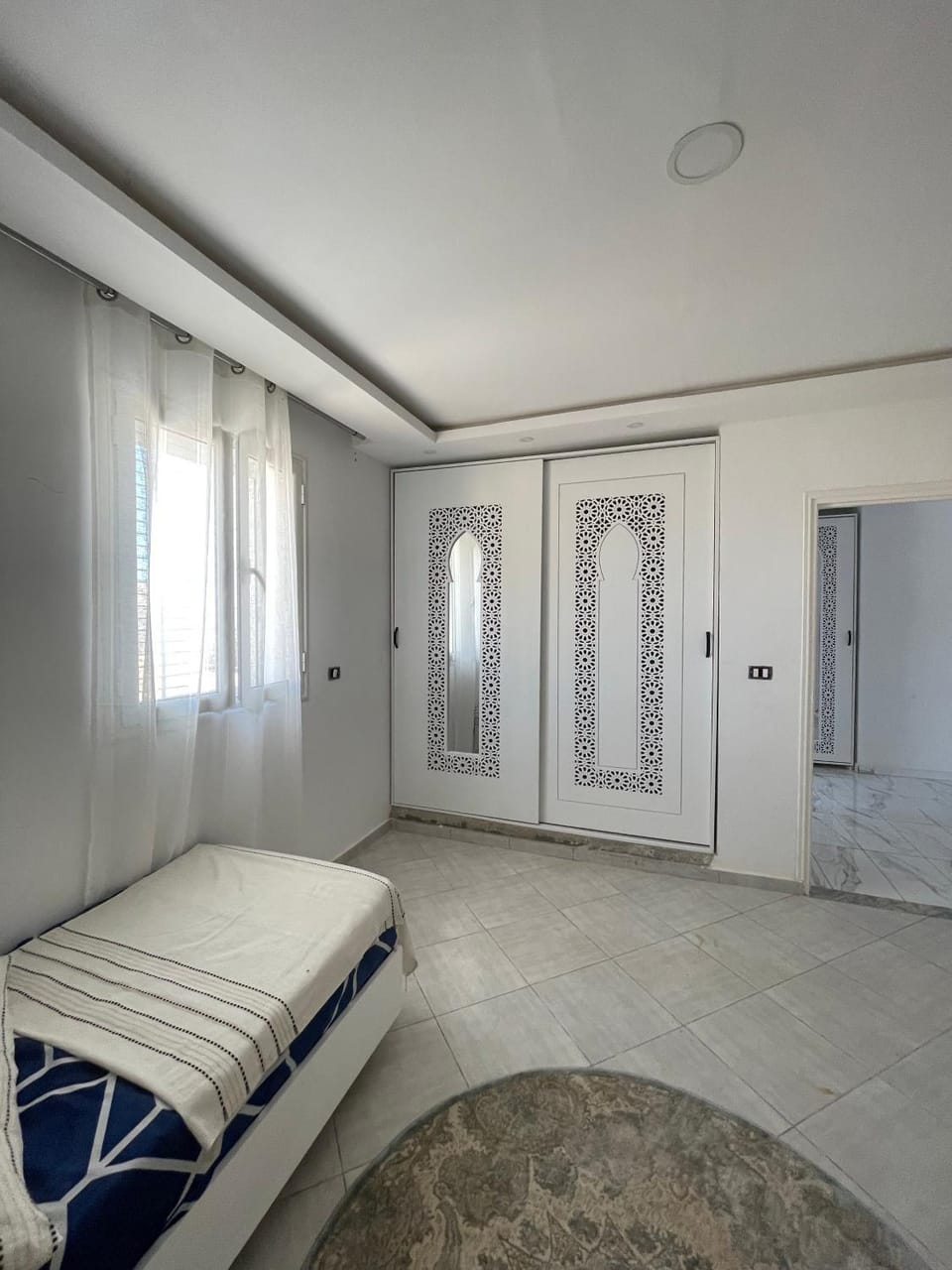 Photo of the whole room, Bedroom
