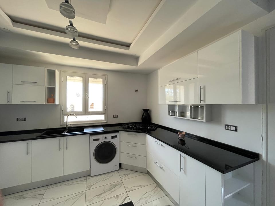 Kitchen or kitchenette, minibar, stove, washing machine