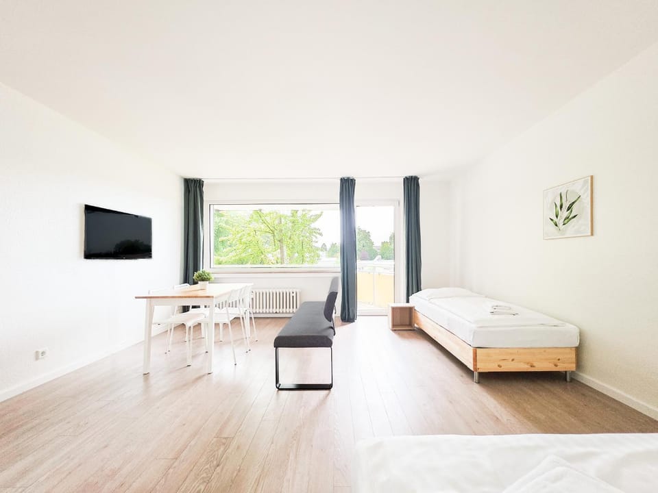 Bed, TV and multimedia, Photo of the whole room, Bedroom, heating