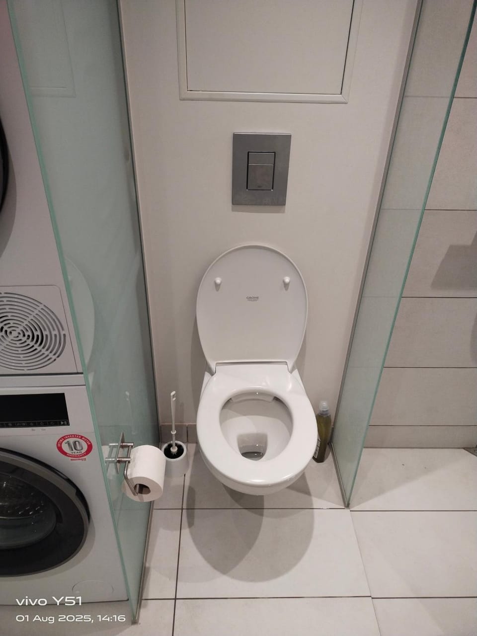 Toilet, Bathroom, Internal: Not applicable to any particular room