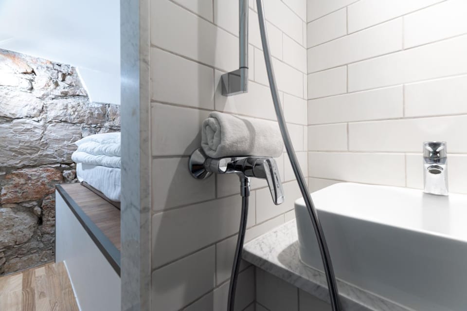 Bathroom, towels