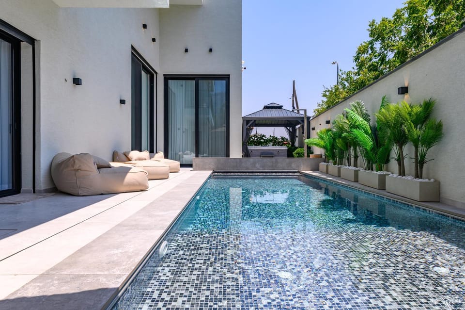 Pool view, Swimming pool, sunbed