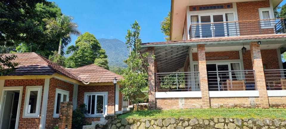 Villa Teras Makati 4BR near Curug Nangka House in West Java
