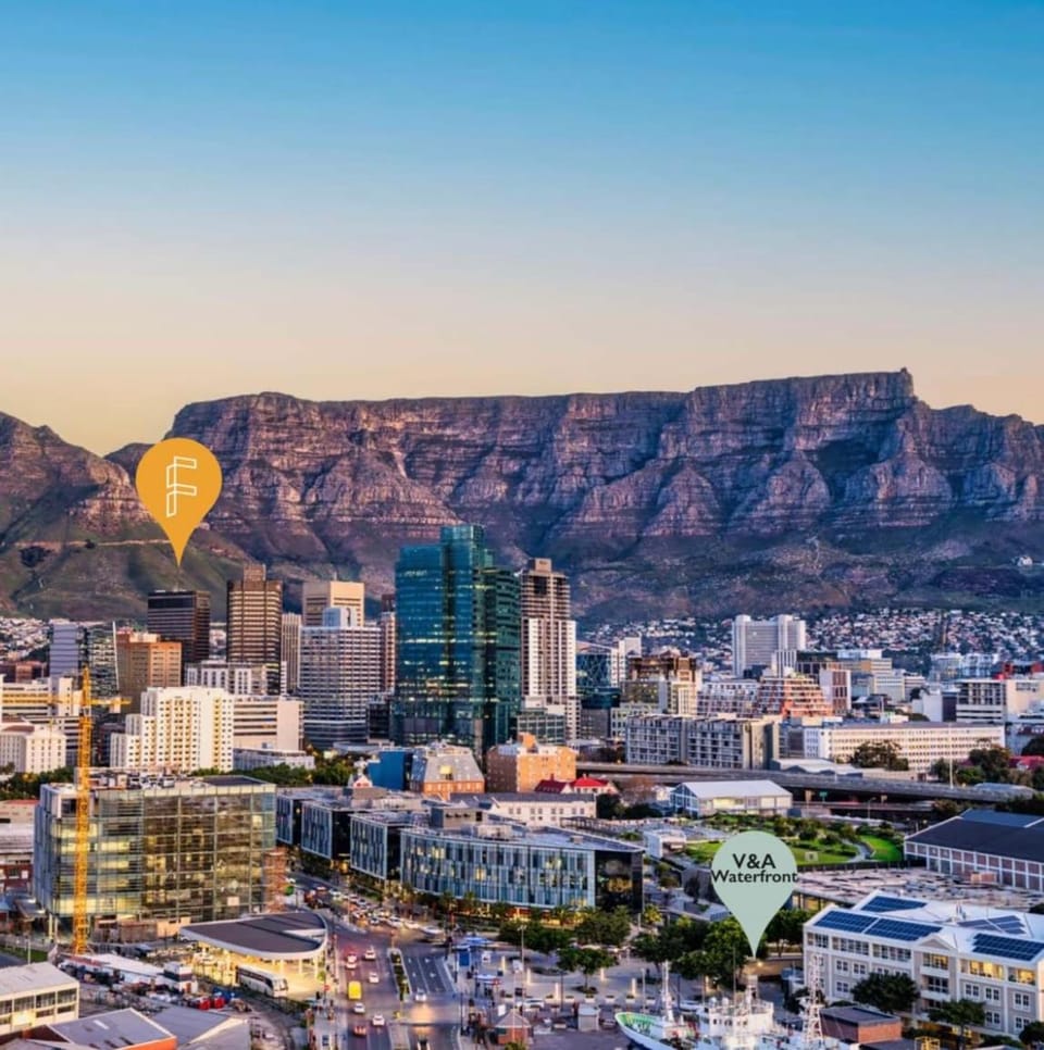 Modern Scandic style- central living Apartment in Cape Town
