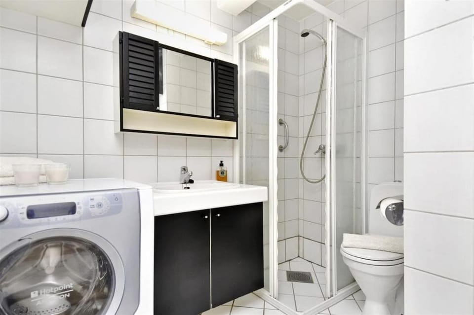 Shower, Toilet, Bathroom, washing machine, dryer