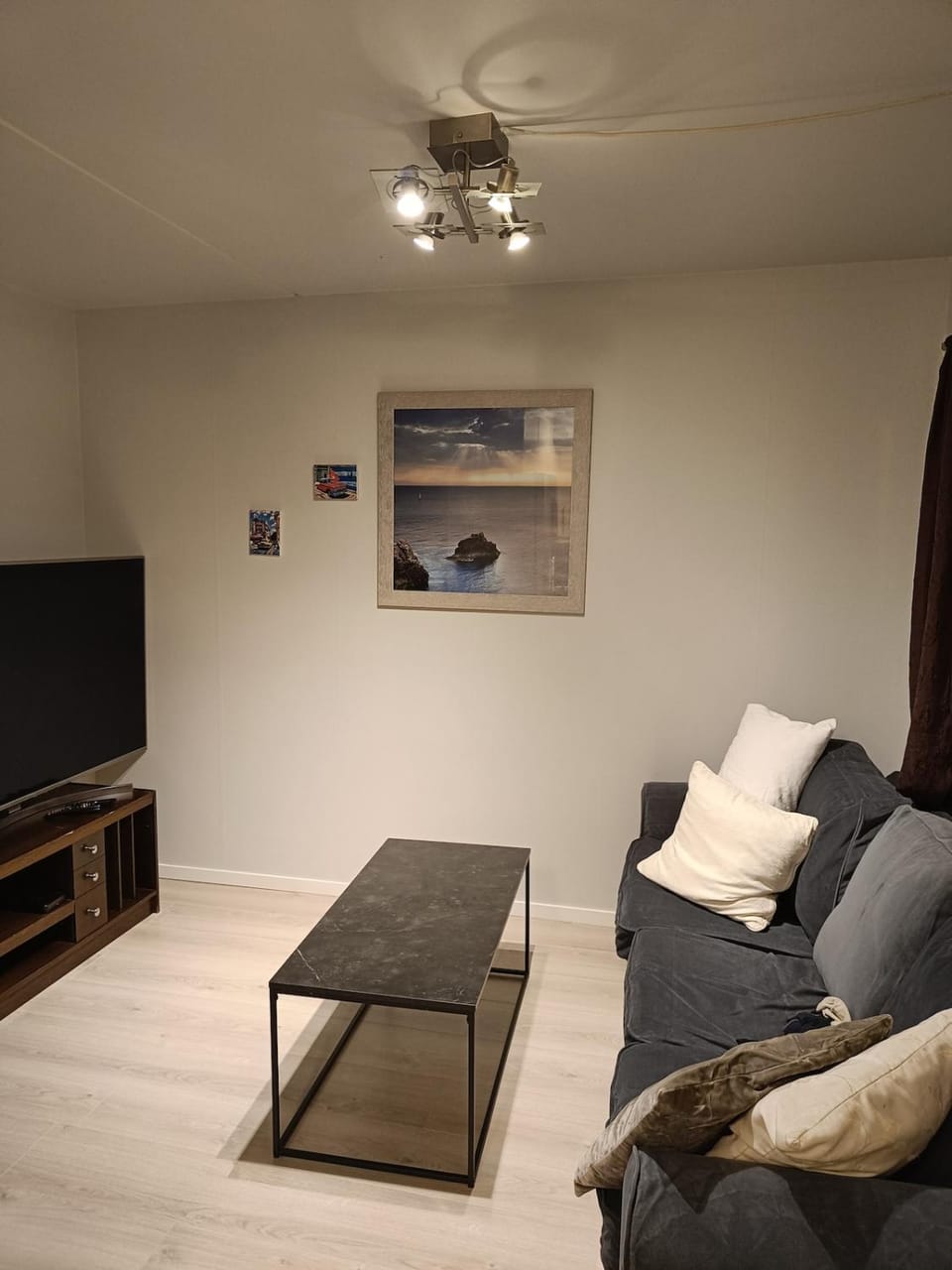 Communal lounge/ TV room, TV and multimedia, Living room, Seating area, Evening entertainment