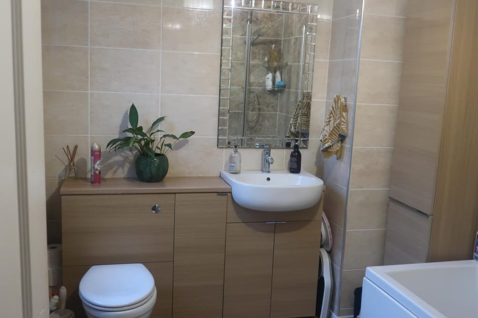 cozy RoomzQ Vacation rental in Ashford