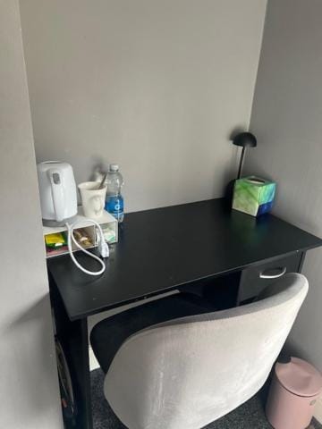 cozy RoomzQ Vacation rental in Ashford