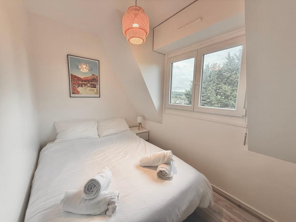 2 Bedrooms Seaside, Wifi & Linen, Equipped Kitchen Apartment in Normandy