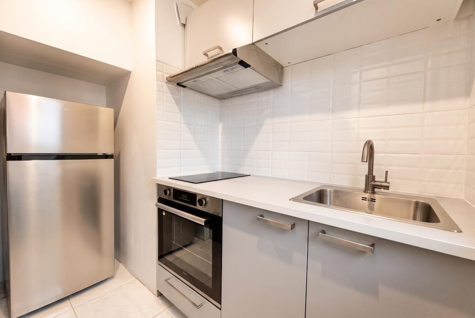 Kitchen or kitchenette, oven