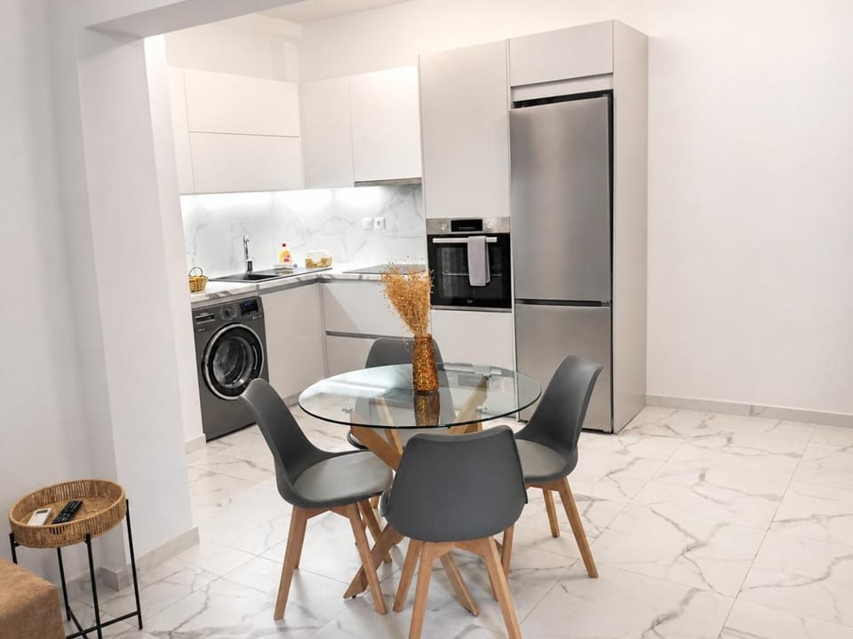 Dining area, kitchen