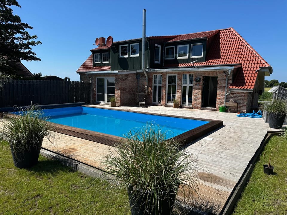 Property building, Garden, Garden view, Pool view, Swimming pool, sunbed