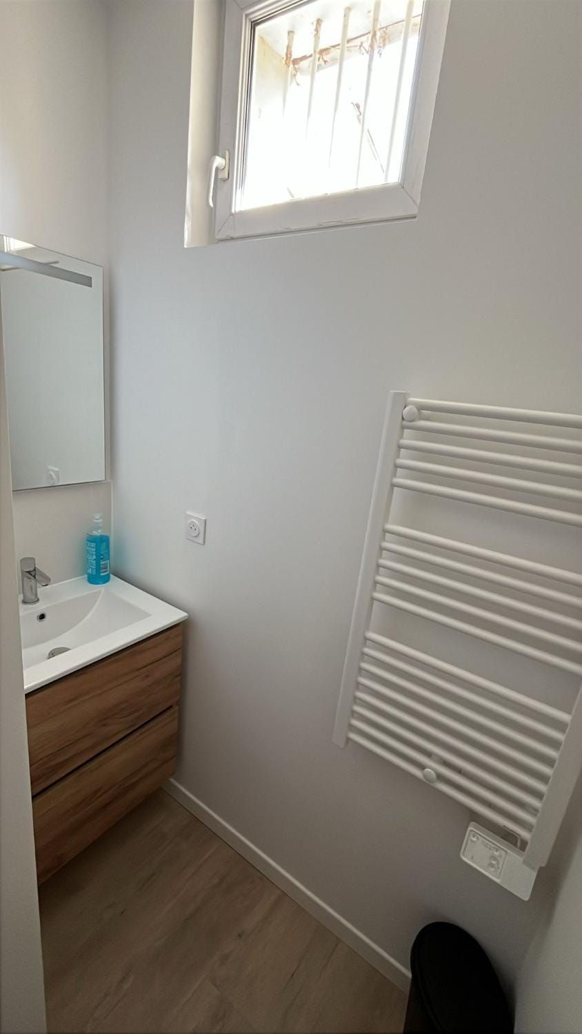 Bathroom, internet