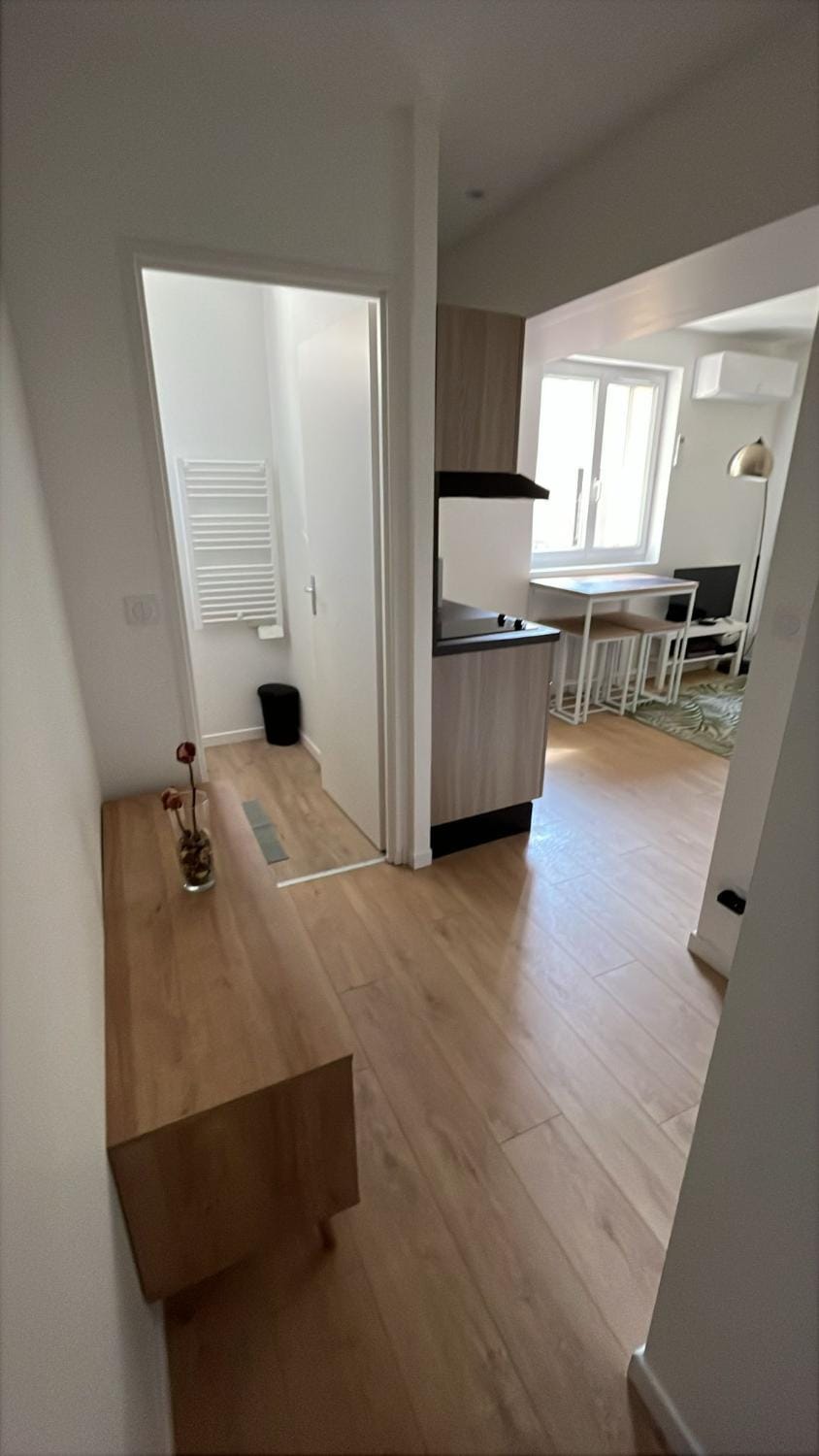 Kitchen or kitchenette, Dining area, stove
