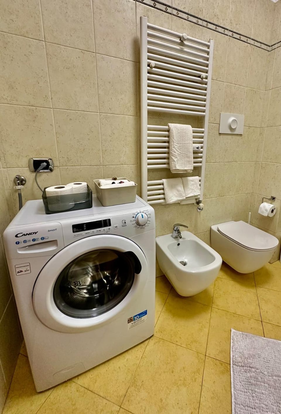 2 Bed Flat Comfort in the Center for 6 Apartment in Monza