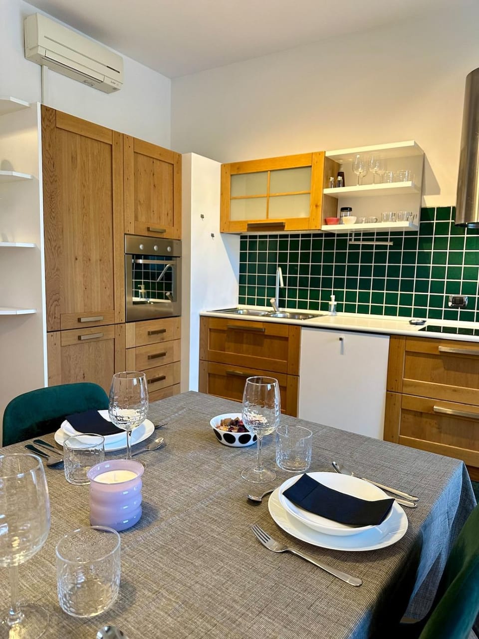 2 Bed Flat Comfort in the Center for 6 Apartment in Monza