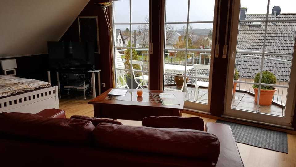 Living room, Bedroom, Garden view