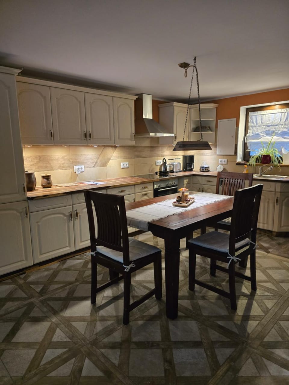 Kitchen or kitchenette, Dining area, stove