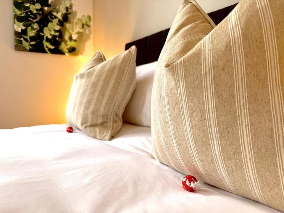 Secure & Central, Modern Flatlet Apartment in Cape Town