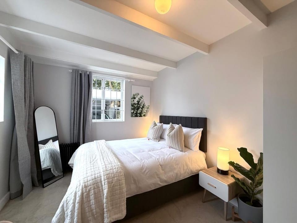Secure & Central, Modern Flatlet Apartment in Cape Town