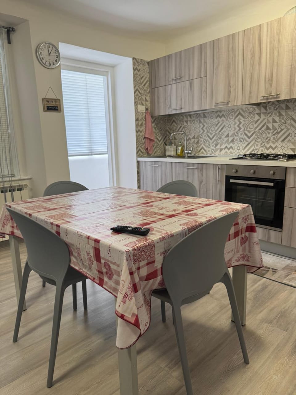 Kitchen or kitchenette, Dining area, pet friendly