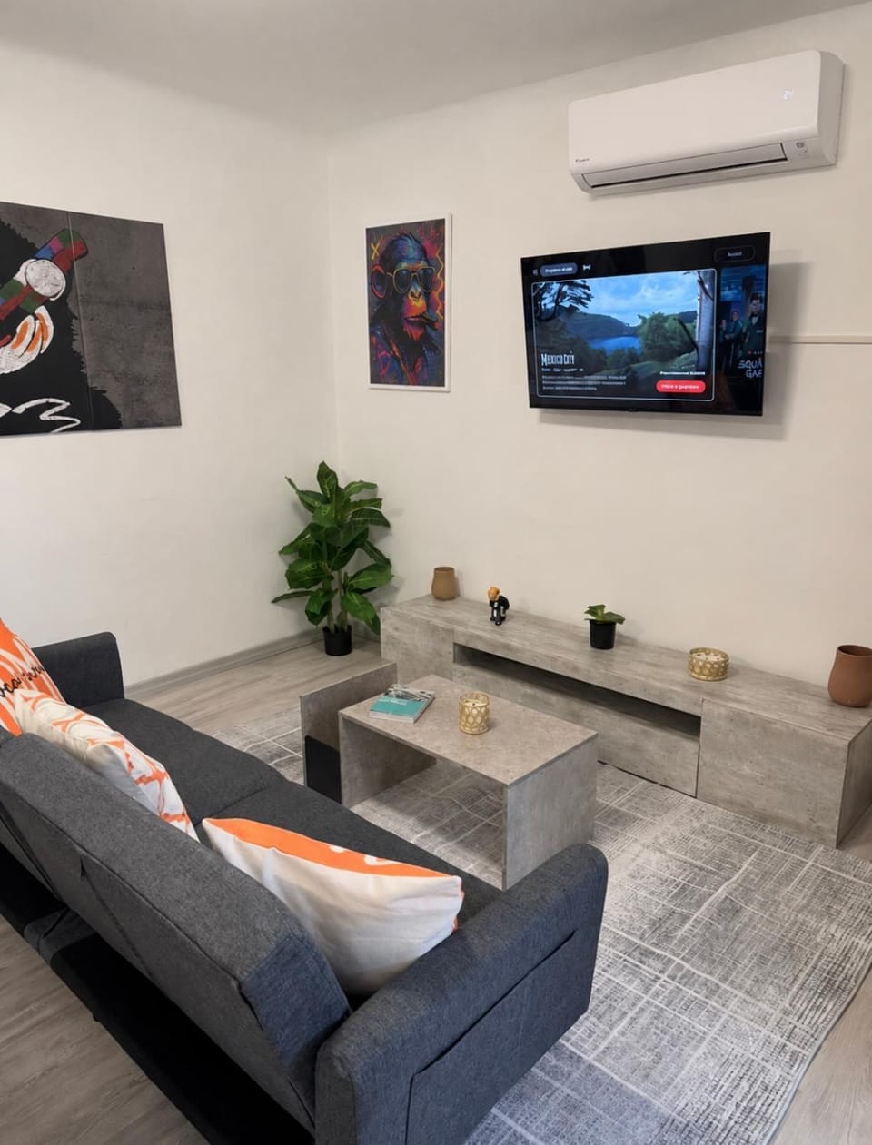 TV and multimedia, Living room, Seating area, Evening entertainment, air conditioner