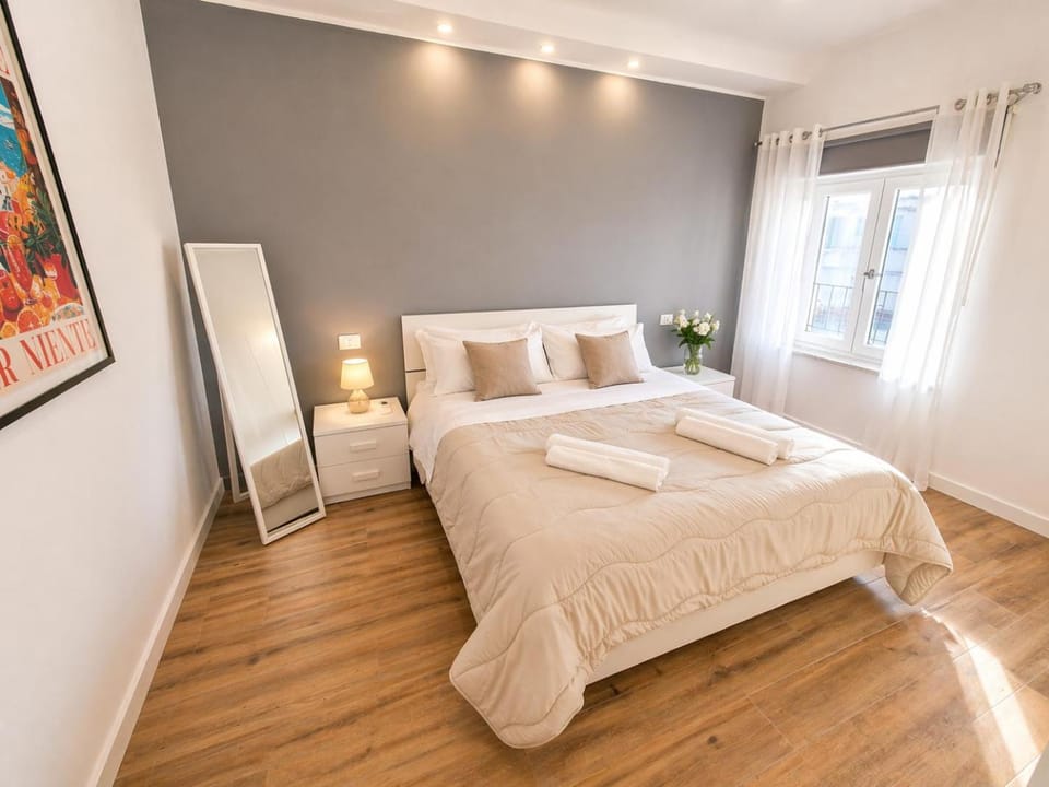 Bed, Photo of the whole room, Bedroom, towels, wardrobe, air conditioner