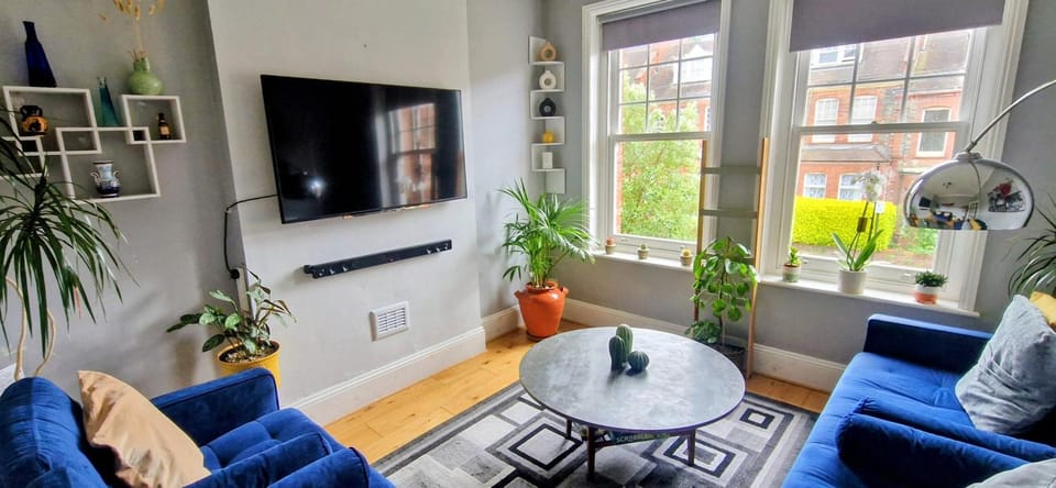 Communal lounge/ TV room, TV and multimedia, Living room, Evening entertainment