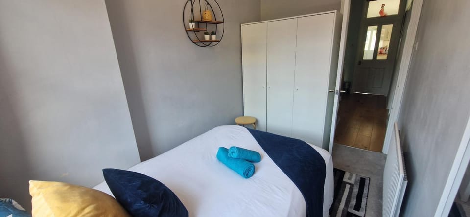 Bed, Photo of the whole room, Bedroom, towels, wardrobe