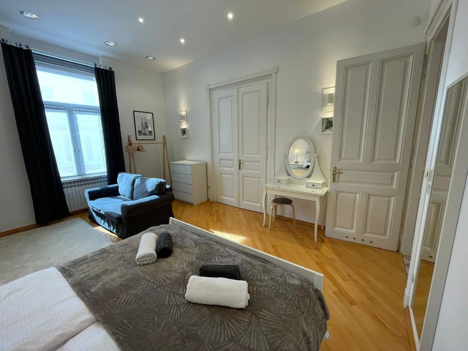 Bed, Living room, Photo of the whole room, Seating area, Bedroom, towels, wardrobe