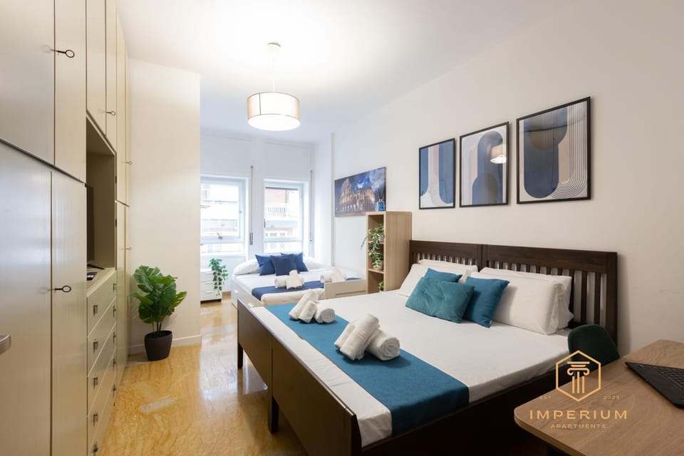 Bed, TV and multimedia, Photo of the whole room, Bedroom, wardrobe