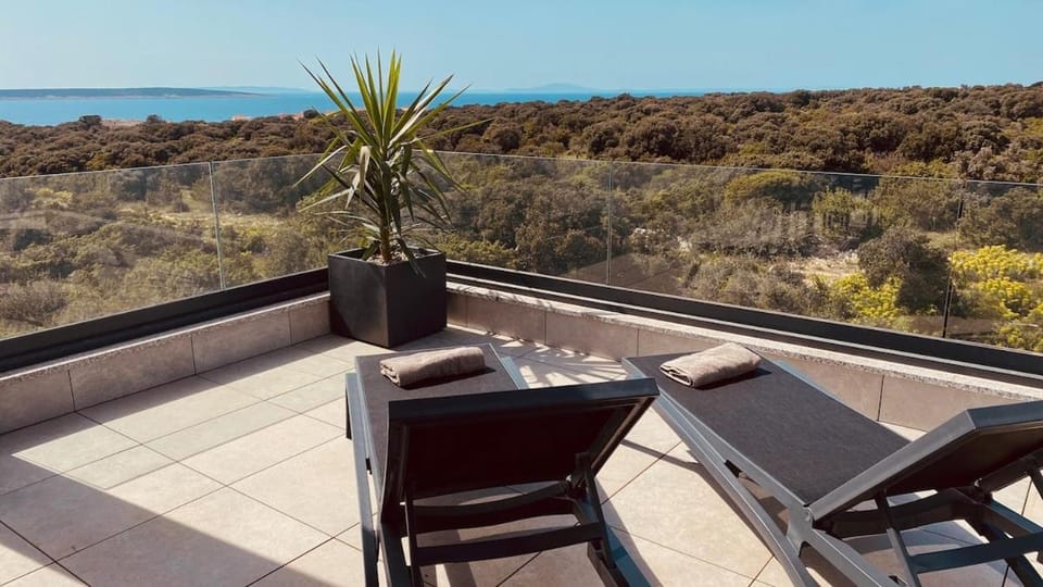 Day, Natural landscape, View (from property/room), Balcony/Terrace, Seating area, Dining area, Sea view