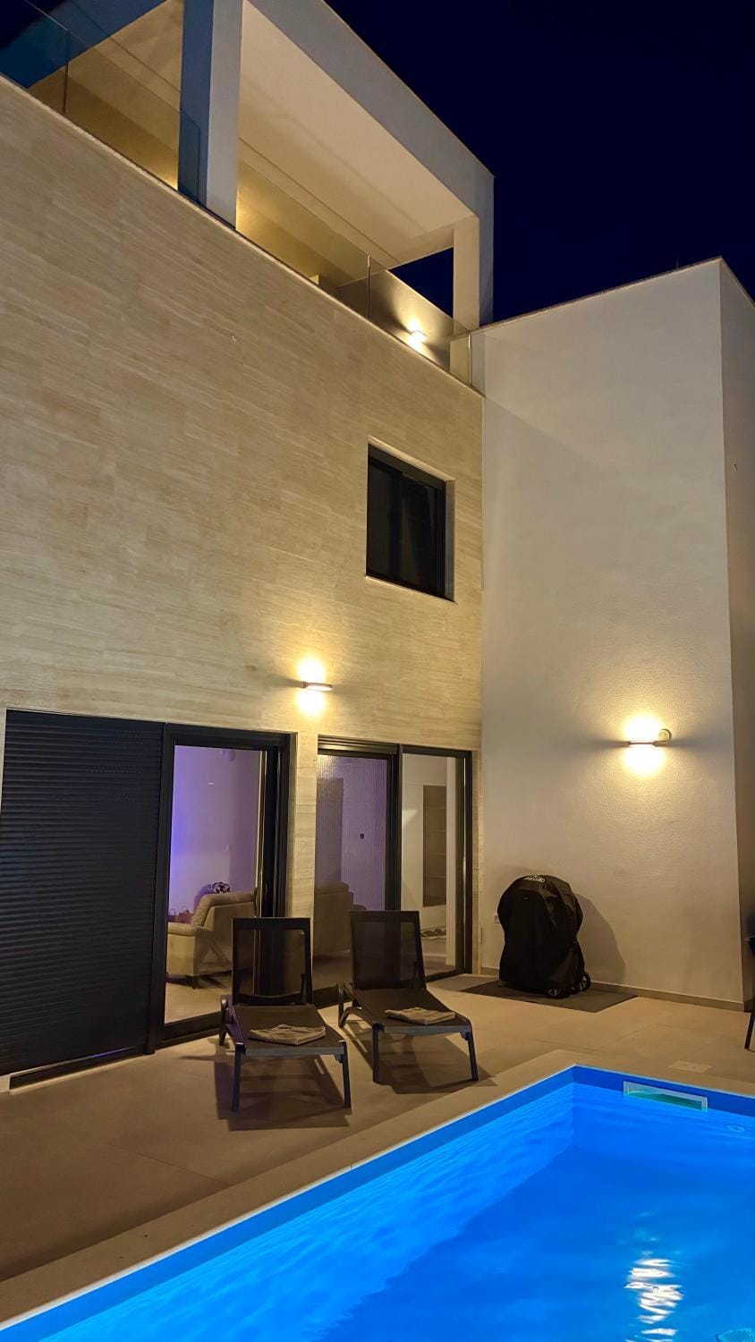 Property building, Swimming pool